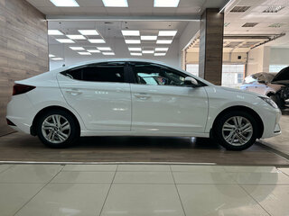 2020 Hyundai Elantra VI (AD) Рестайлинг, белый, 1630000 рублей, вид 5