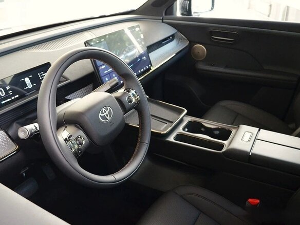 2025 Toyota bZ3X 58.3 kWh, серый, 2790000 рублей - вид 3