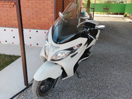 2010 Suzuki Burgman (SkyWave) 250, белый, 250000 рублей, вид 1