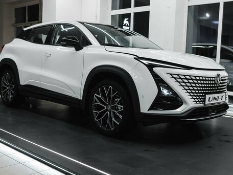 2024 Changan UNI-T I, белый, 3309900 рублей, вид 4