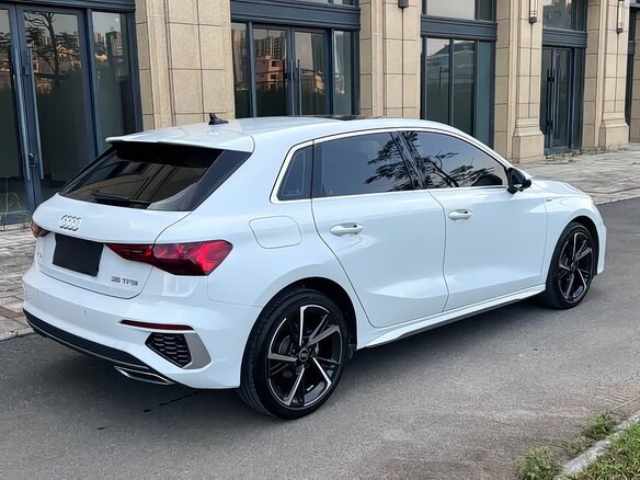 2022 Audi A3 Sportback 35 TFSI IV (8Y), белый, 2150000 рублей - вид 3