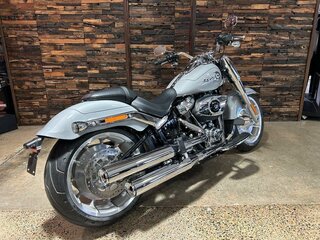 2026 Harley-Davidson Fat Boy, серый, 3350000 рублей, вид 2