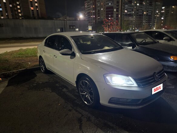 2011 Volkswagen Passat B7, белый - вид 1