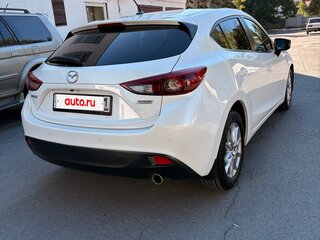 2016 Mazda 3 III (BM) Рестайлинг, белый, 1590000 рублей, вид 3
