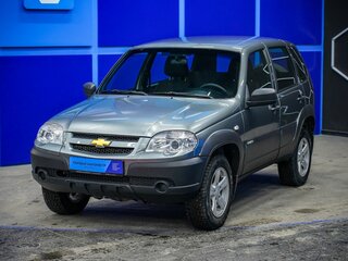 2018 Chevrolet Niva I Рестайлинг, серебристый, 680000 рублей, вид 2
