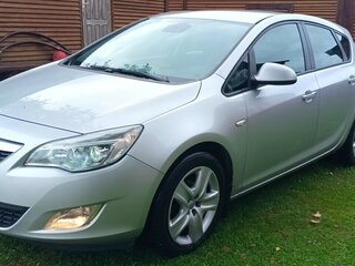 2012 Opel Astra J Рестайлинг, серебристый, 550000 рублей, вид 1