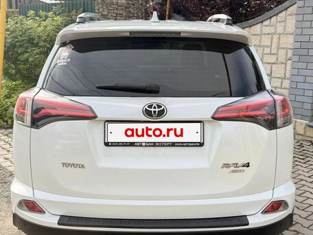 2018 Toyota RAV4 IV (XA40) Рестайлинг, белый, вид 4