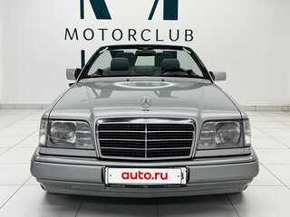 1995 Mercedes-Benz E-Класс 220 I (W124), серебристый, 3600000 рублей, вид 1