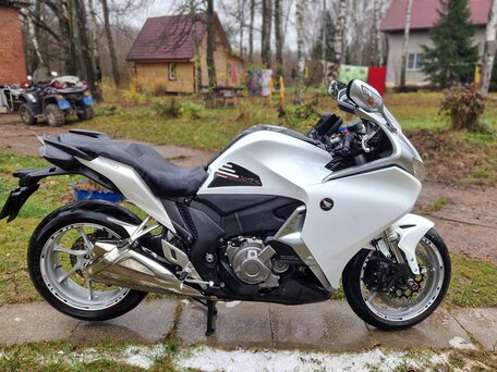 2013 Honda VFR 1200, белый, 720000 рублей, вид 3