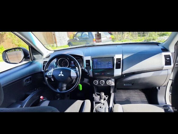 2011 Mitsubishi Outlander II Рестайлинг, белый, 1350000 рублей