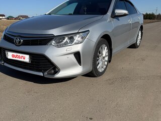 2015 Toyota Camry VII (XV50) Рестайлинг, серебристый, 2125000 рублей, вид 4