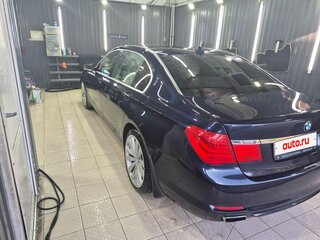 2011 BMW 7 серии Long 750Li xDrive V (F01/F02/F04), синий, 1350000 рублей, вид 2
