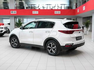 2020 Kia Sportage IV Рестайлинг, белый, 1790000 рублей, вид 4