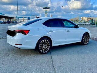 2022 Skoda Octavia IV (A8), белый, 1900000 рублей, вид 5