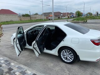 2015 Toyota Camry VII (XV50) Рестайлинг, белый, 2470000 рублей, вид 4
