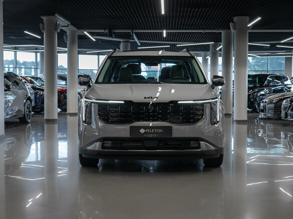 2026 Kia Carnival IV Рестайлинг, серый, 7200000 рублей - вид 2