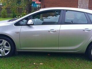 2012 Opel Astra J Рестайлинг, серебристый, 550000 рублей, вид 2