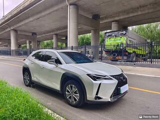 2023 Lexus UX 300e I, белый, 2425000 рублей, вид 3