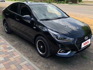 2017 Hyundai Solaris II, чёрный, 1300000 рублей, вид 3