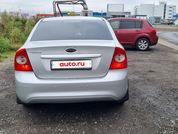 2010 Ford Focus II Рестайлинг, серебристый, 700000 рублей - вид 3