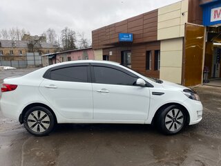 2012 Kia Rio 4-speed III, белый, 680000 рублей, вид 2
