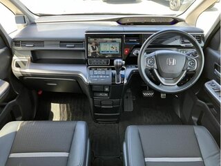 2019 Honda Stepwgn Spada V Рестайлинг, серый, 1745000 рублей, вид 5