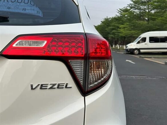 2022 Honda Vezel I Рестайлинг, белый, 1466700 рублей - вид 11
