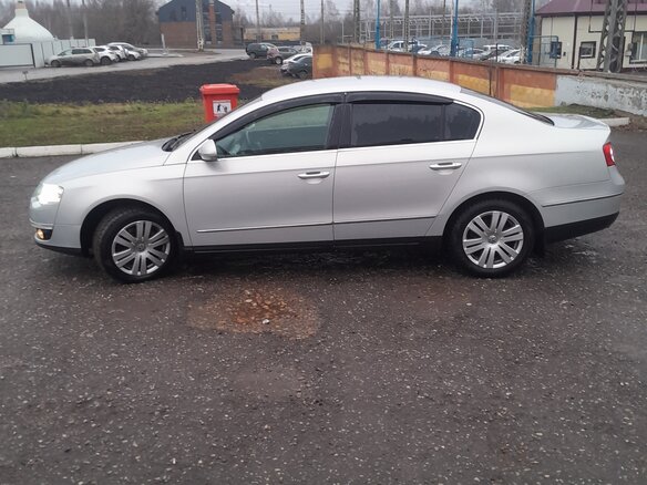 2010 Volkswagen Passat B6, серебристый, 750000 рублей - вид 5
