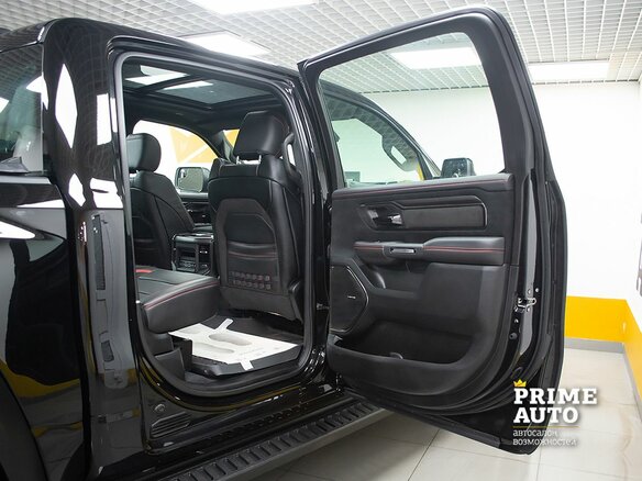 2025 Ram 1500 RHO V Рестайлинг, чёрный - вид 21