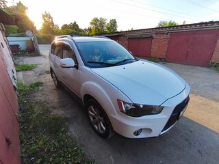 2010 Mitsubishi Outlander II Рестайлинг, белый, 800000 рублей, вид 3