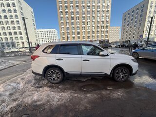 2016 Mitsubishi Outlander III Рестайлинг 2, белый, 1650000 рублей, вид 2