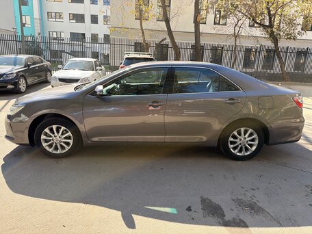 2016 Toyota Camry VII (XV50) Рестайлинг, серый, 2250000 рублей, вид 3