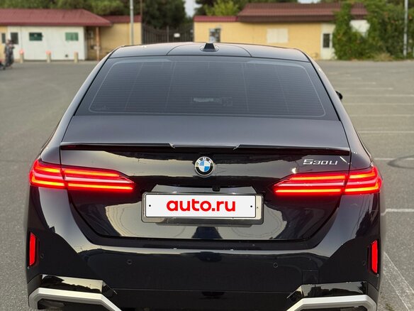 2025 BMW 5 серии Long 530Li VIII (G60/G61/G68), синий, 7700000 рублей - вид 12