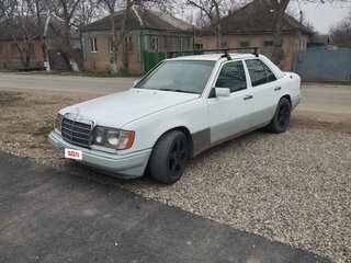 1992 Mercedes-Benz E-Класс 220 I (W124), белый, 370000 рублей, вид 1