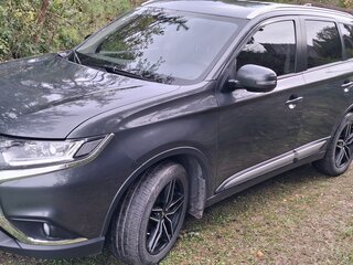 2018 Mitsubishi Outlander III Рестайлинг 3, серый, 2100000 рублей, вид 2