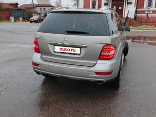 2009 Mercedes-Benz M-Класс 500 II (W164) Рестайлинг, серый, 1550000 рублей, вид 4