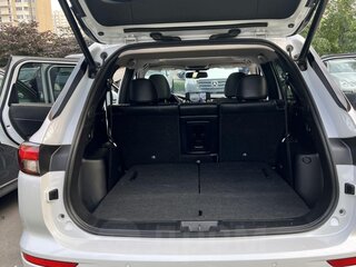 2022 Mitsubishi Outlander IV, белый, 3850000 рублей, вид 4