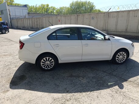 2018 Skoda Rapid I Рестайлинг, белый, 1110000 рублей, вид 4