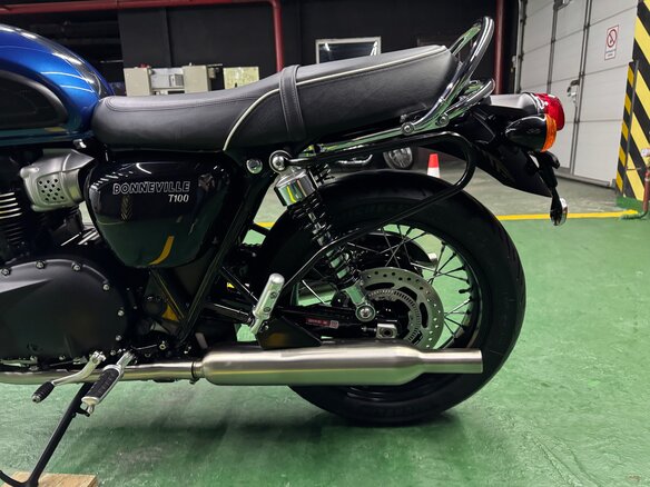 2023 Triumph Bonneville T100, синий, 1075000 рублей - вид 12