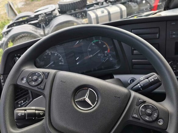2023 Mercedes-Benz Actros, серебристый - вид 4