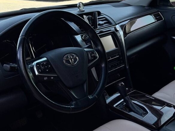 2017 Toyota Camry VII (XV50) Рестайлинг, чёрный, 1950000 рублей - вид 7