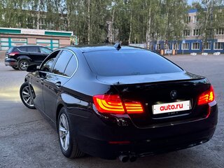 2013 BMW 5 серии 520i VI (F10/F11/F07), чёрный, 1900000 рублей, вид 2