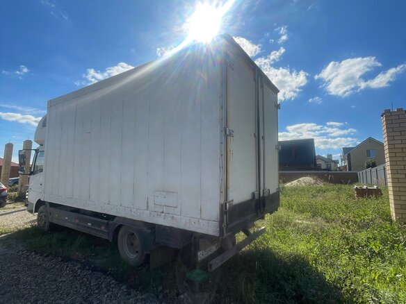2011 Mercedes-Benz Atego, белый, 3800000 рублей - вид 3