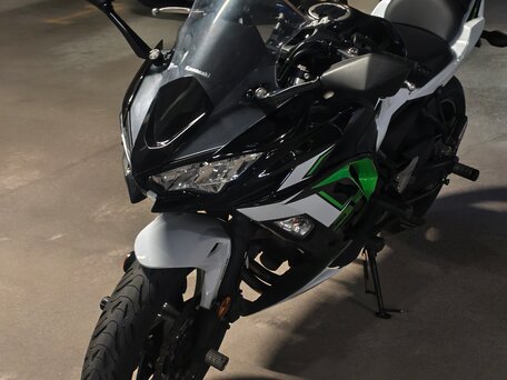 2021 Kawasaki Ninja 650, чёрный, 720000 рублей, вид 2