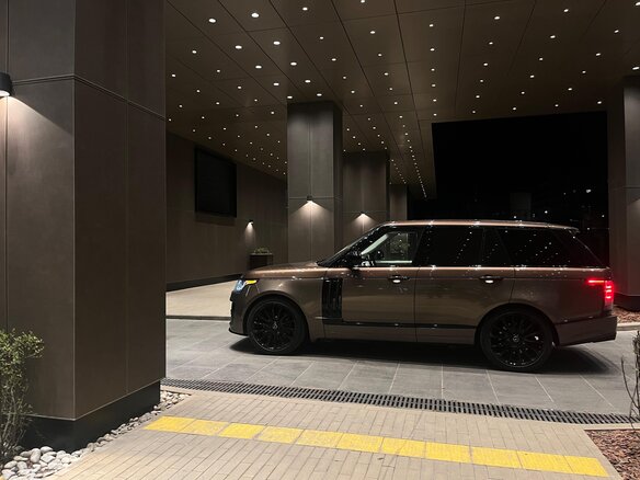 2013 Land Rover Range Rover IV, золотистый, 3250000 рублей - вид 1