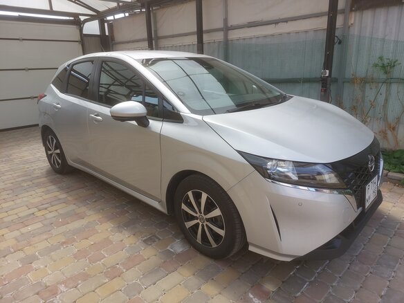 2021 Nissan Note e-Power III, серебристый, 1750000 рублей