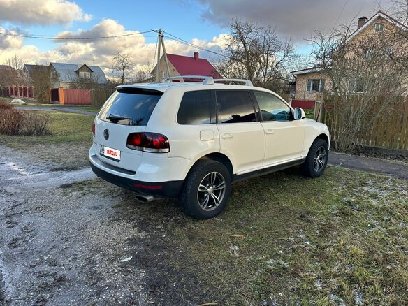 2009 Volkswagen Touareg I Рестайлинг, белый, 1130000 рублей - вид 5