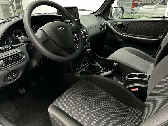 2026 Lada (ВАЗ) Niva Travel I Рестайлинг, белый, 1717000 рублей - вид 4