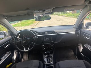 2020 Kia Rio X IV Рестайлинг, серый, 1750000 рублей, вид 4