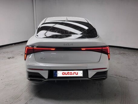 2026 Kia K5 III Рестайлинг, белый, 4060000 рублей, вид 4
